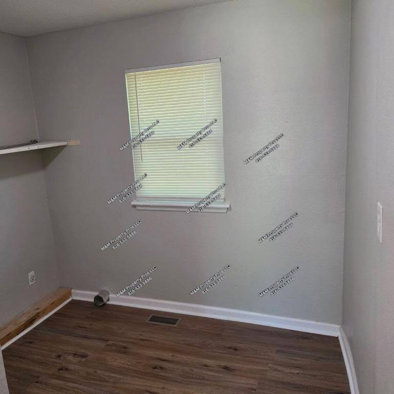 House for rent at 408 NE Westwind Dr, Lees Summit, MO 64086