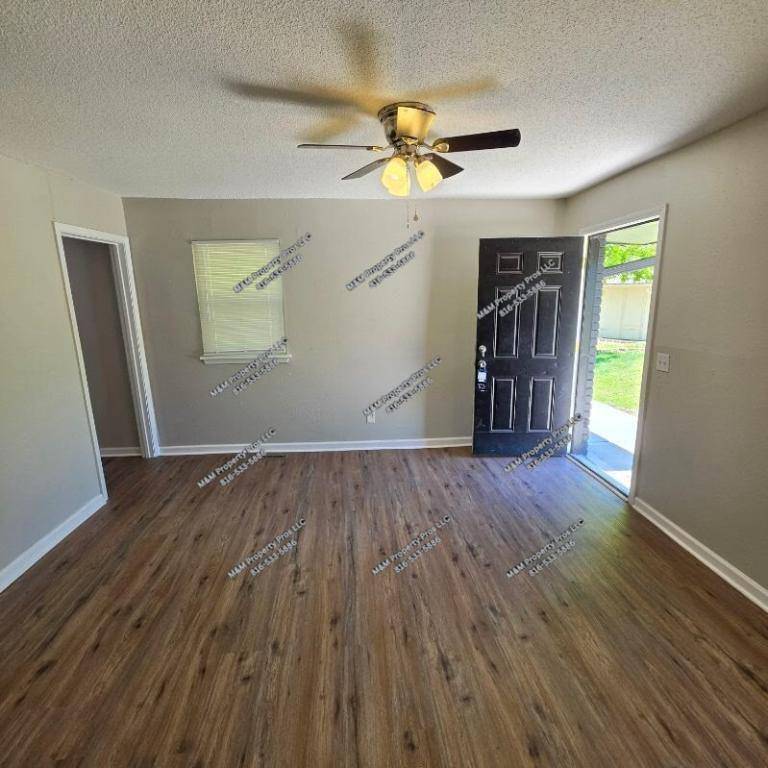 House for rent at 408 NE Westwind Dr, Lees Summit, MO 64086