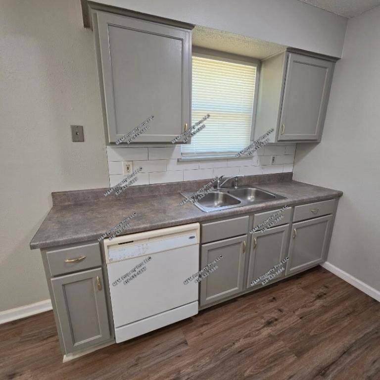 House for rent at 408 NE Westwind Dr, Lees Summit, MO 64086
