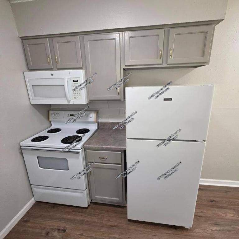 House for rent at 408 NE Westwind Dr, Lees Summit, MO 64086