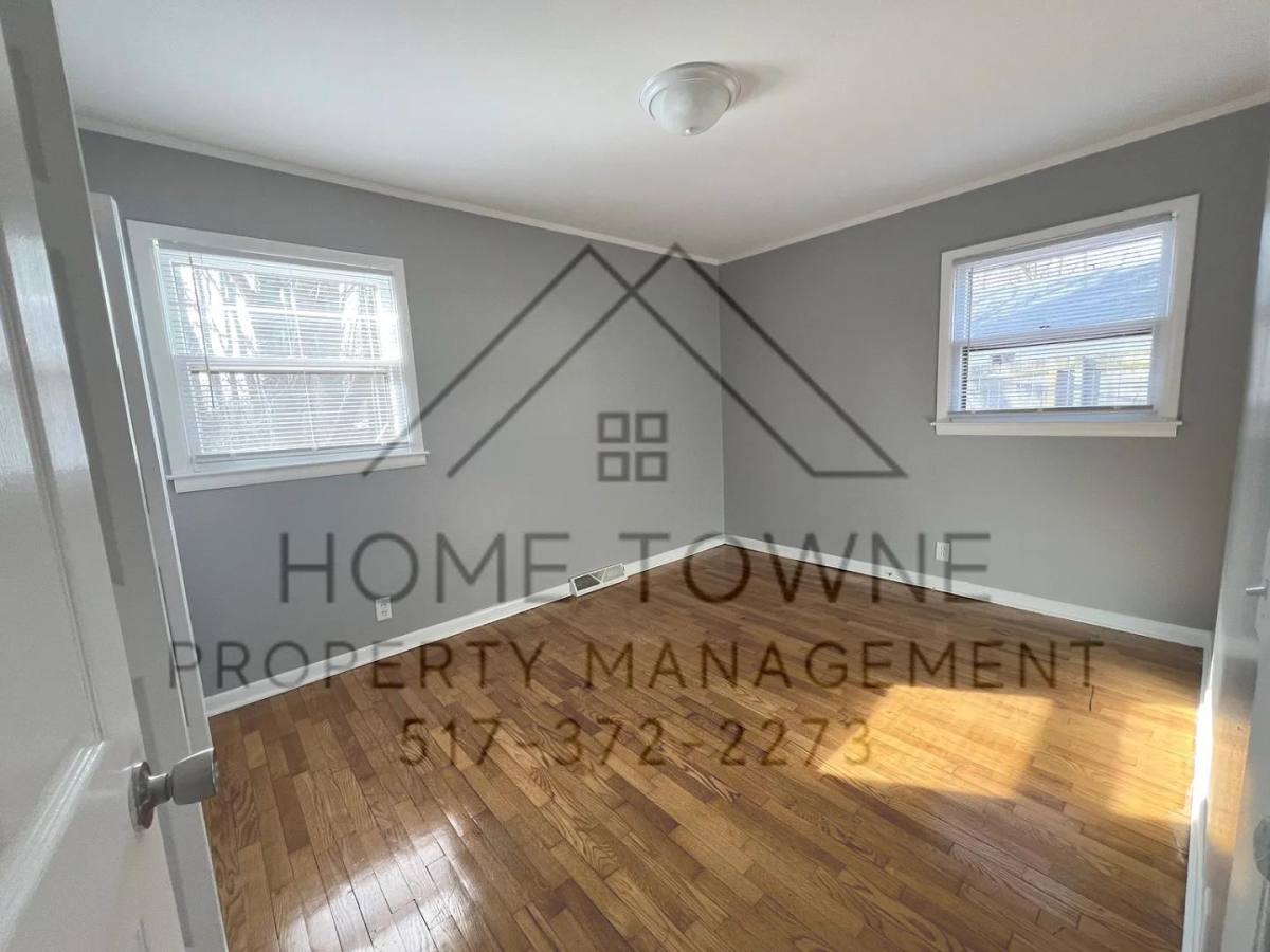 913 Pierce Rd, Lansing, MI 48910 - House for Rent - Image 3