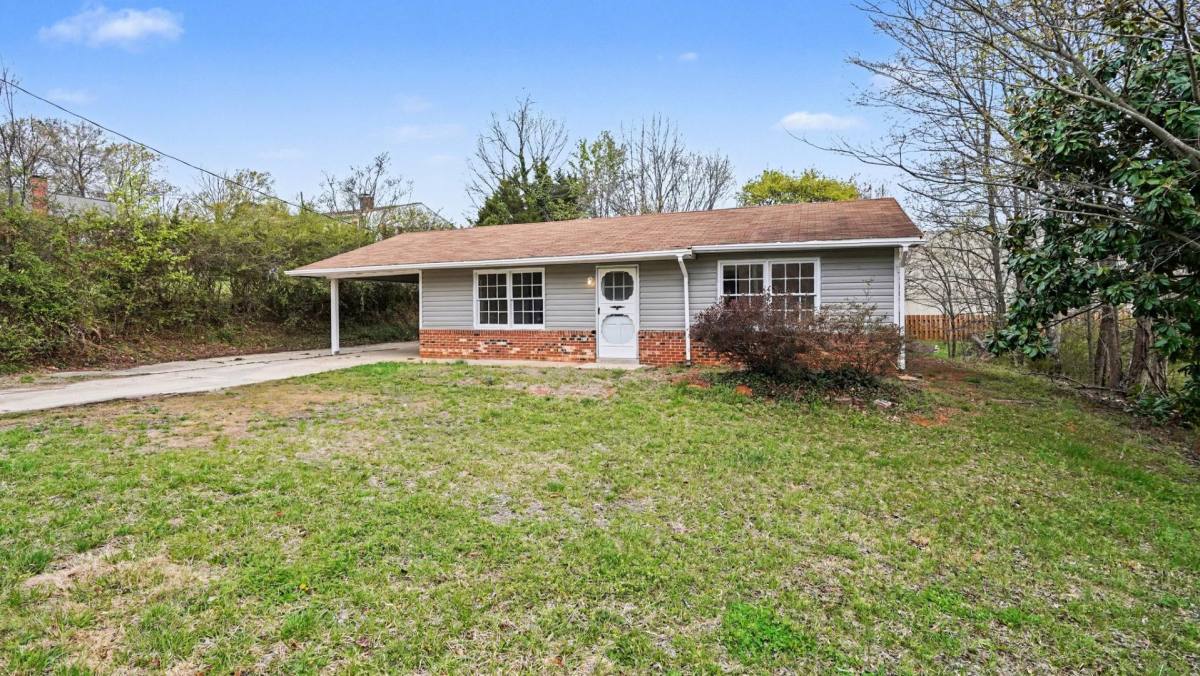 House for rent at 110 Hedgecock Rd #ENTIRE Home, High Point, NC 27265