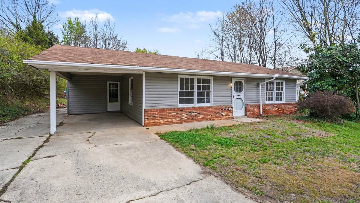 House for rent at 110 Hedgecock Rd #ENTIRE Home, High Point, NC 27265