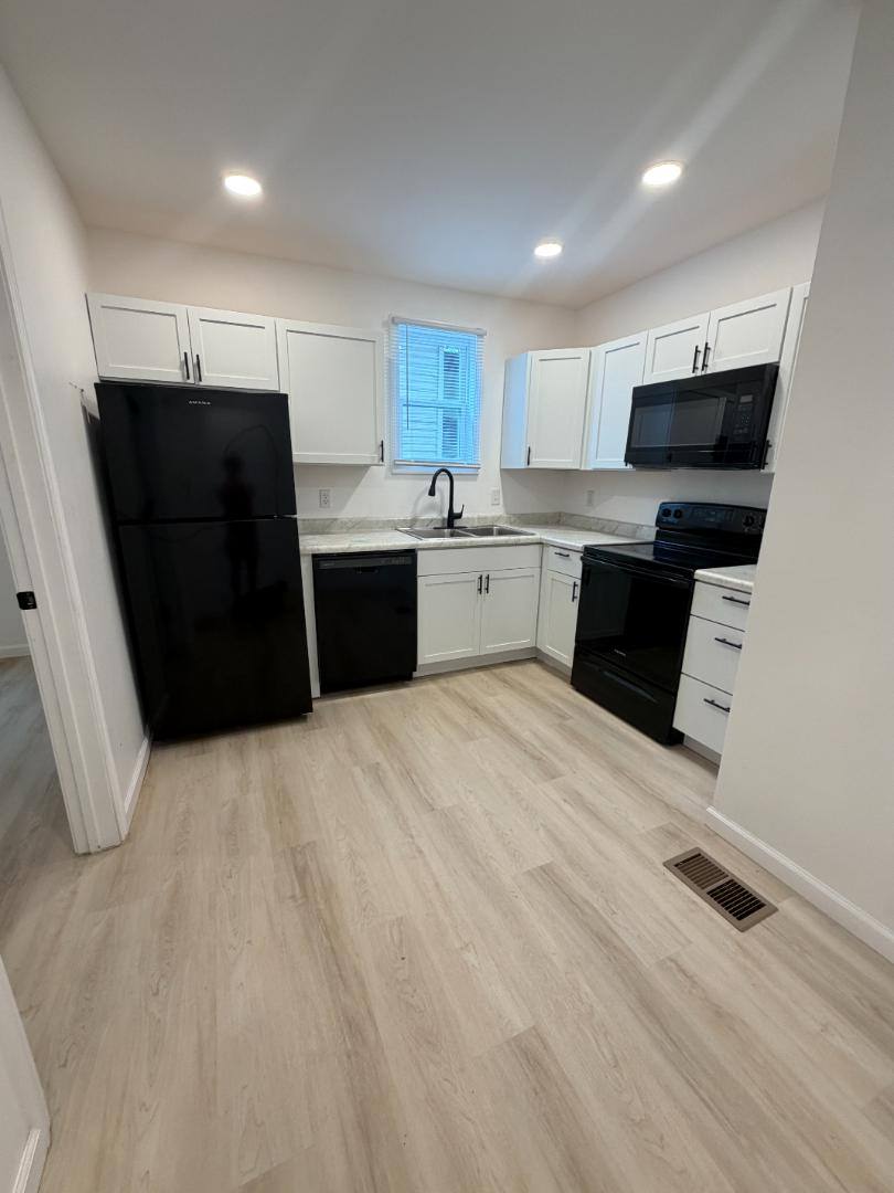 Apartment for rent at 601 E Gum #A Downstairs, Evansville, IN 47713