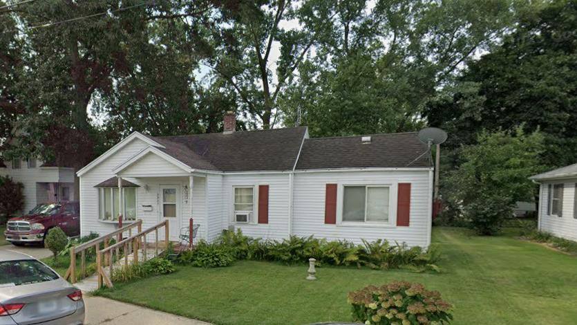 House for rent at 2927 S Shore Dr, Mishawaka, IN 46544