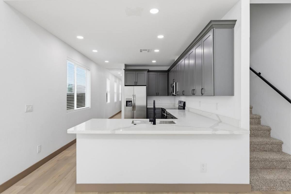 Townhouse for rent at 2809 E Trumbull Rd #1, Phoenix, AZ 85040