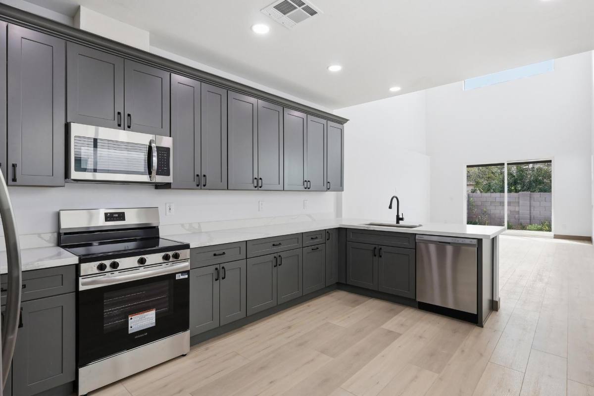 Townhouse for rent at 2809 E Trumbull Rd #1, Phoenix, AZ 85040