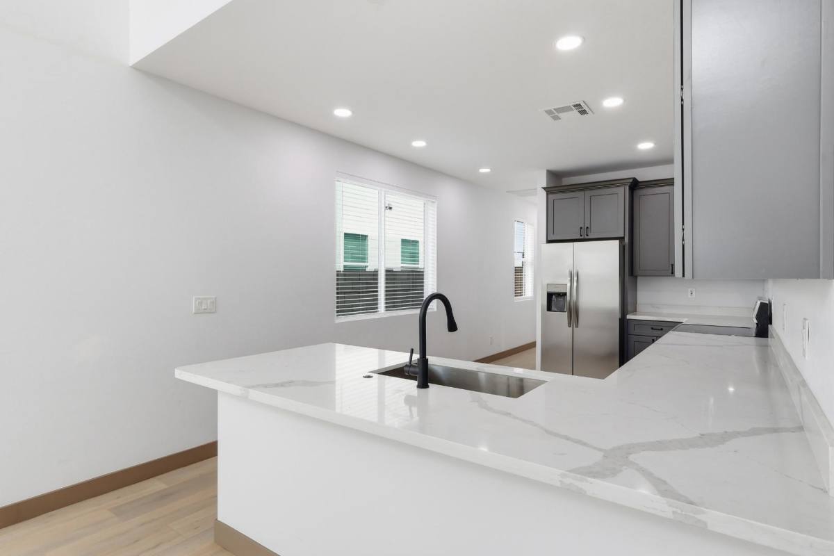 Townhouse for rent at 2809 E Trumbull Rd #1, Phoenix, AZ 85040