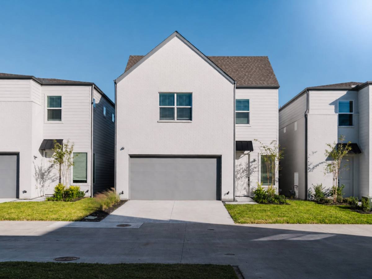 House for rent at 11661 Liberty Commons Court #11661 Modella, Dallas, TX 75229