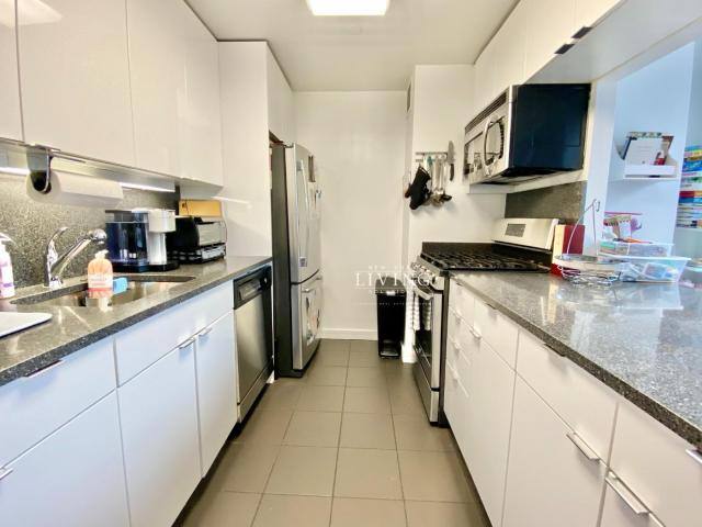 Apartment for rent at 89 Murray St #10K, New York, NY 10007