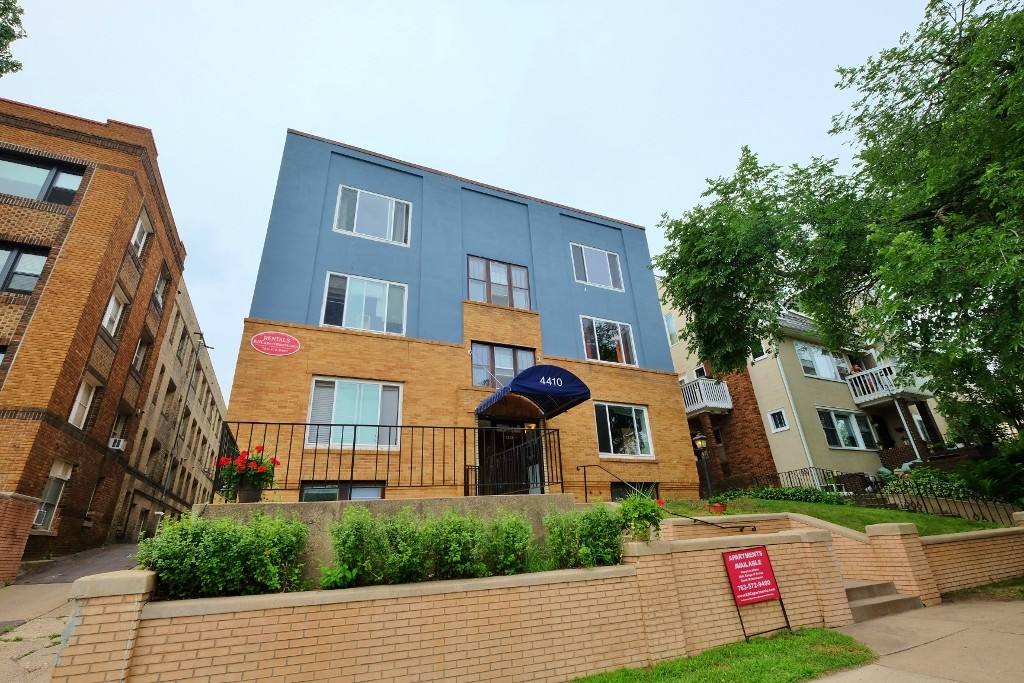 Apartment for rent at Lake Harriet Pkwy, 4410 W Lake Harriet Parkway #105, Minneapolis, MN 55408