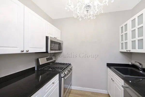 Apartment for rent at 1 W St #1906, New York, NY 10004
