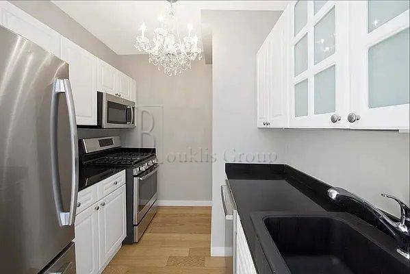 Apartment for rent at 1 W St #1906, New York, NY 10004