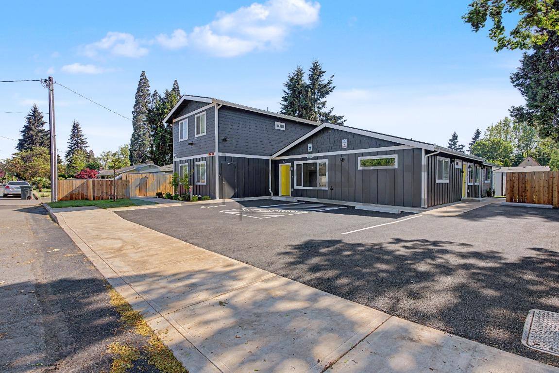 Apartment for rent at 4327 Arnold St NE, Salem, OR 97303