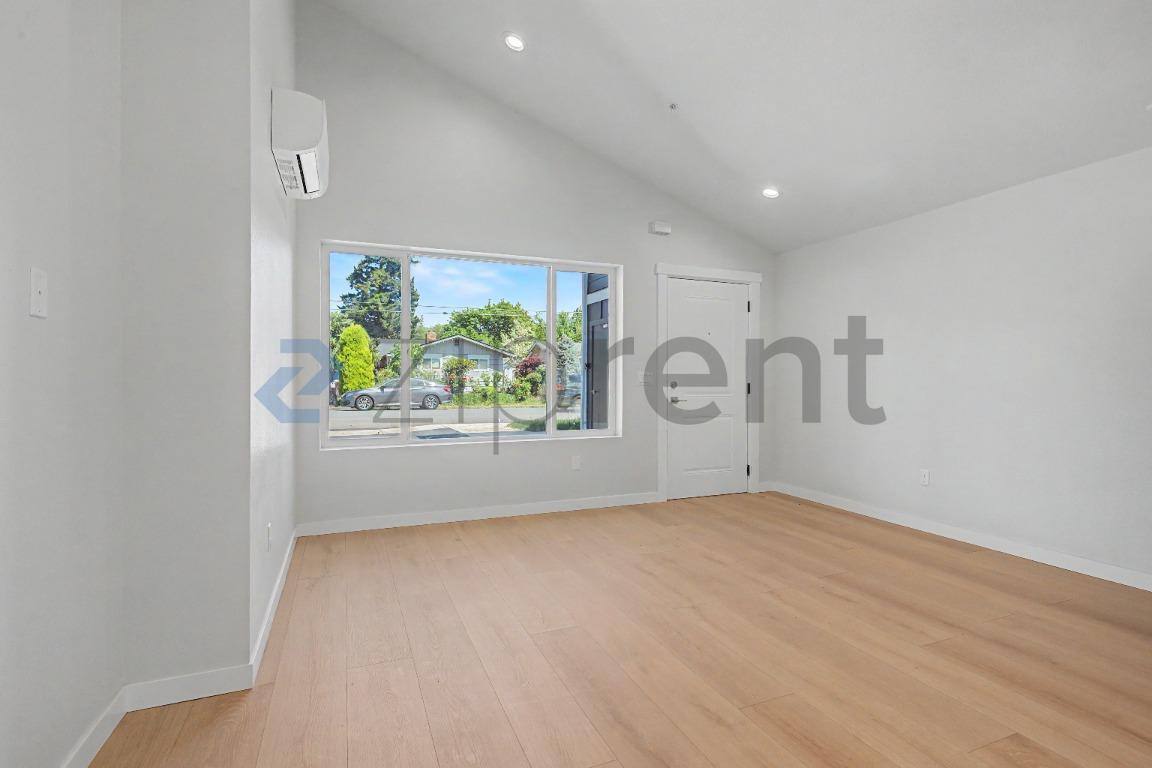 Apartment for rent at 4327 Arnold St NE, Salem, OR 97303