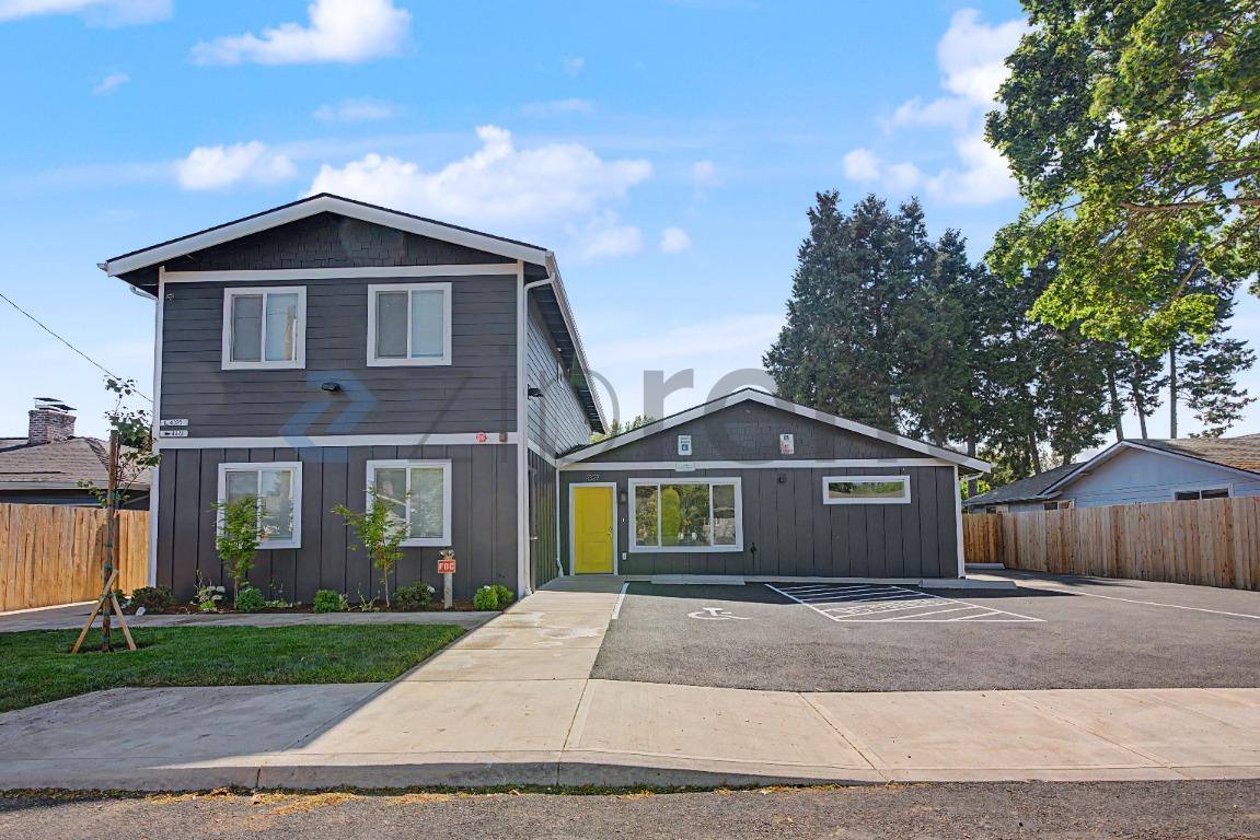 Apartment for rent at 4327 Arnold St NE, Salem, OR 97303