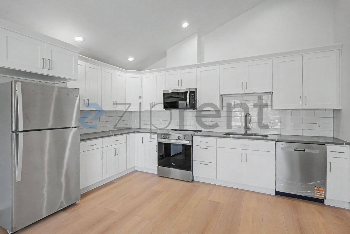 Apartment for rent at 4327 Arnold St NE, Salem, OR 97303