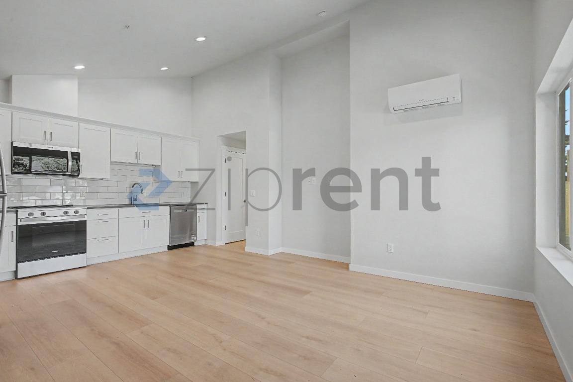 Apartment for rent at 4327 Arnold St NE, Salem, OR 97303