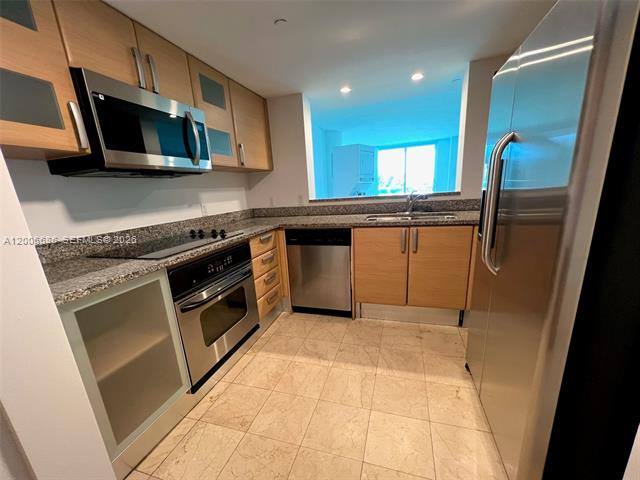 Apartment for rent at 2101 Brickell Ave #401, Miami, FL 33129