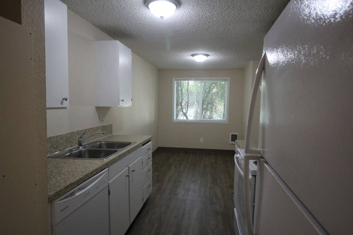 Apartment for rent at Regency Terrace, 414 E 9th St, Newberg, OR 97132