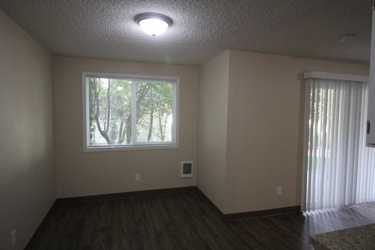 Apartment for rent at Regency Terrace, 414 E 9th St, Newberg, OR 97132