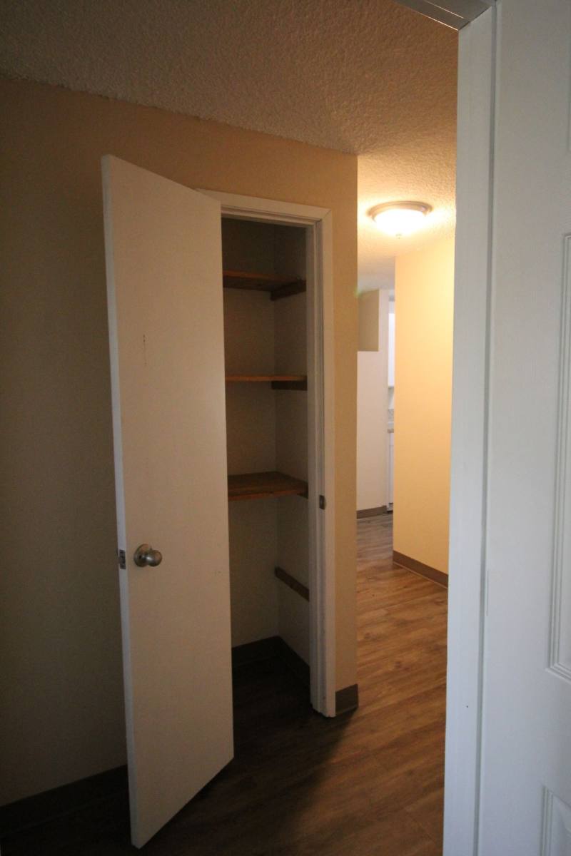 Apartment for rent at Regency Terrace, 414 E 9th St, Newberg, OR 97132