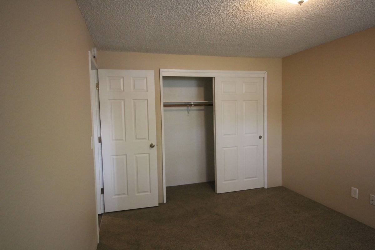 Apartment for rent at Regency Terrace, 414 E 9th St, Newberg, OR 97132