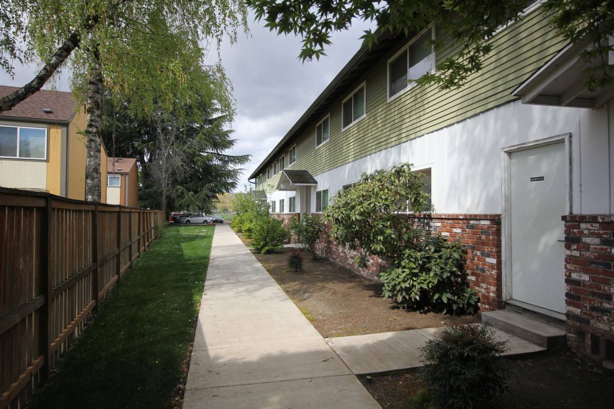 Apartment for rent at Regency Terrace, 414 E 9th St, Newberg, OR 97132