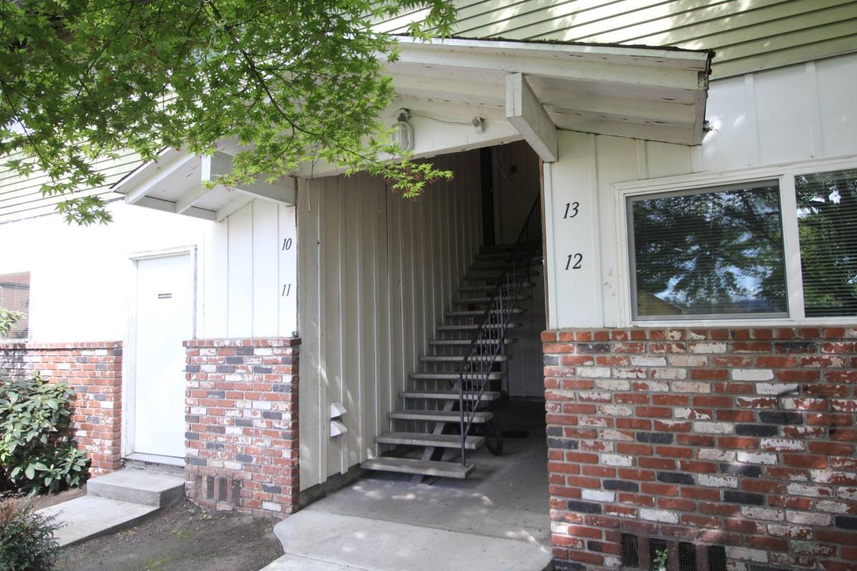 Apartment for rent at Regency Terrace, 414 E 9th St, Newberg, OR 97132