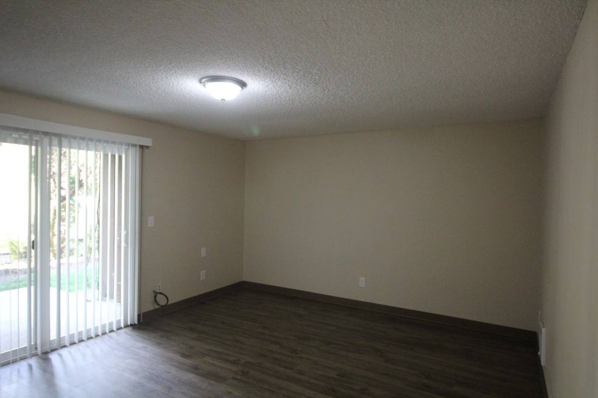 Apartment for rent at Regency Terrace, 414 E 9th St, Newberg, OR 97132