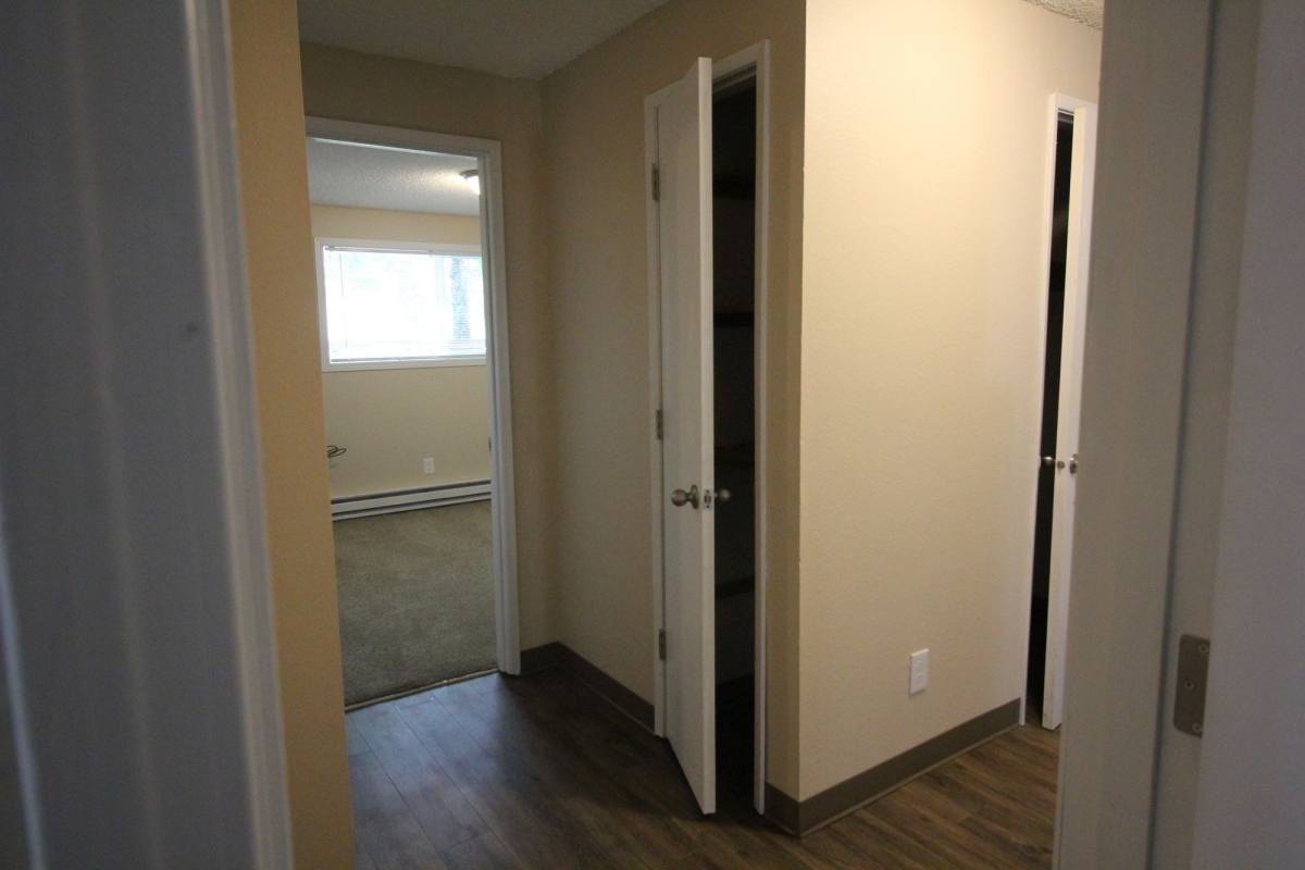 Apartment for rent at Regency Terrace, 414 E 9th St, Newberg, OR 97132