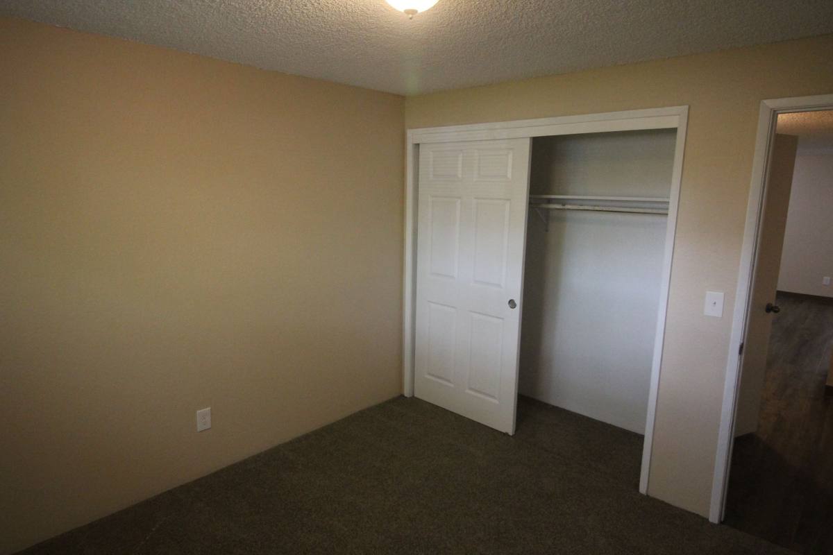 Apartment for rent at Regency Terrace, 414 E 9th St, Newberg, OR 97132