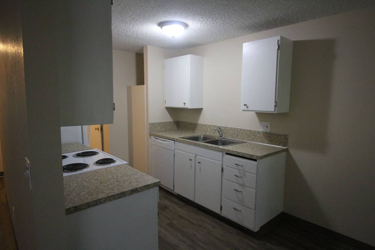 Apartment for rent at Regency Terrace, 414 E 9th St, Newberg, OR 97132