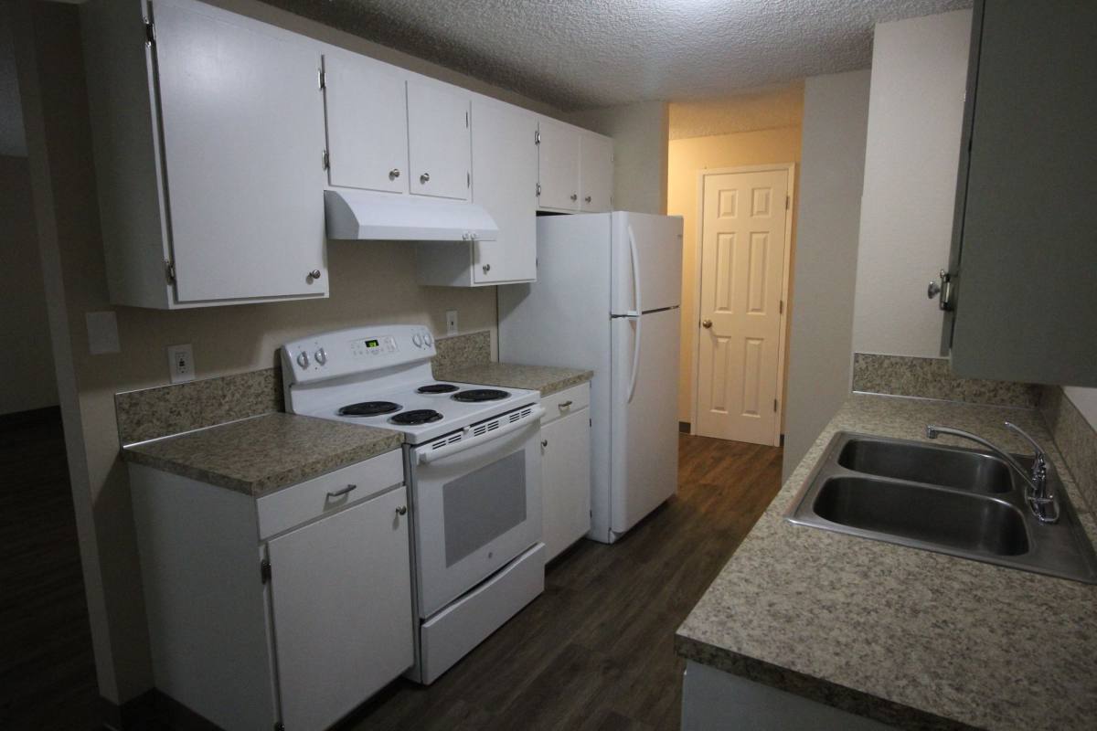 Apartment for rent at Regency Terrace, 414 E 9th St, Newberg, OR 97132