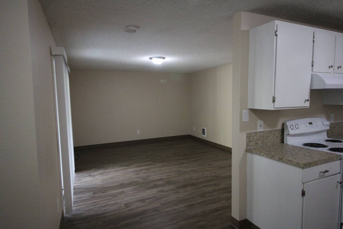 Apartment for rent at Regency Terrace, 414 E 9th St, Newberg, OR 97132
