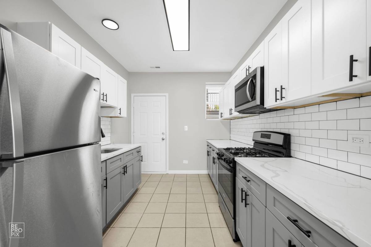 Apartment for rent at 111 Garfield Ave, Oak Park, IL 60304