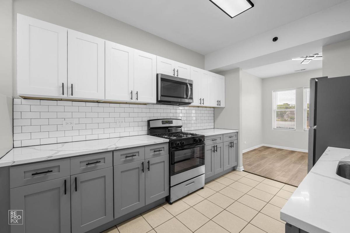 Apartment for rent at 111 Garfield Ave, Oak Park, IL 60304