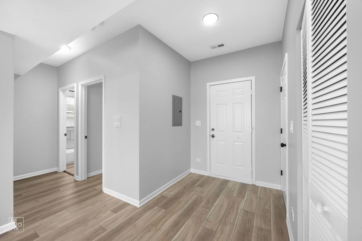 Apartment for rent at 111 Garfield Ave, Oak Park, IL 60304