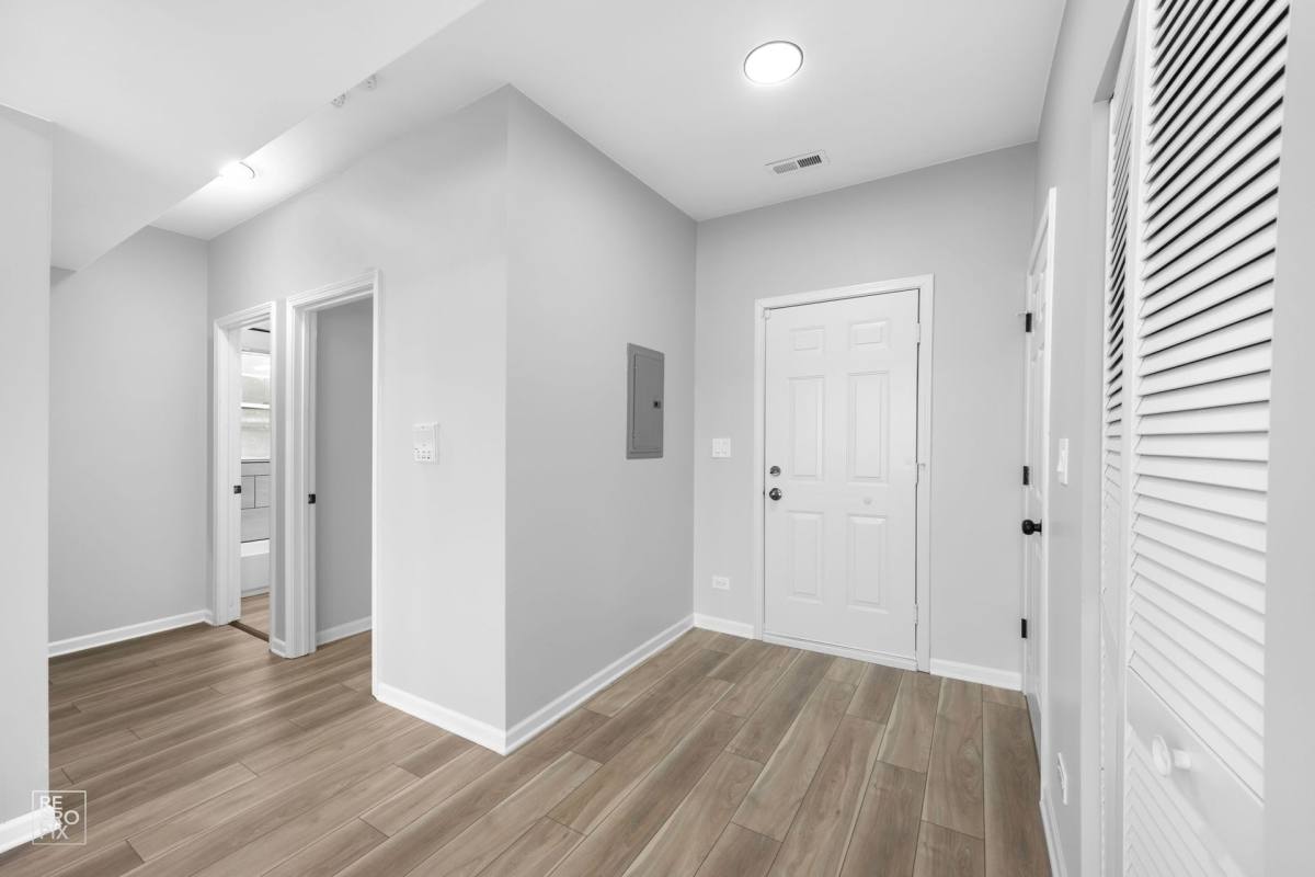 Apartment for rent at 111 Garfield Ave, Oak Park, IL 60304