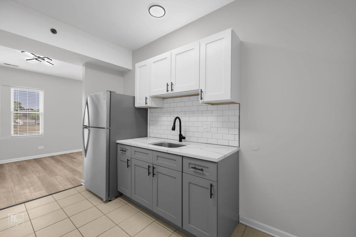 Apartment for rent at 111 Garfield Ave, Oak Park, IL 60304