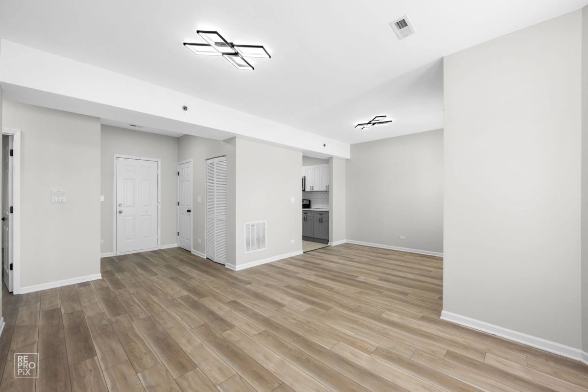 Apartment for rent at 111 Garfield Ave, Oak Park, IL 60304