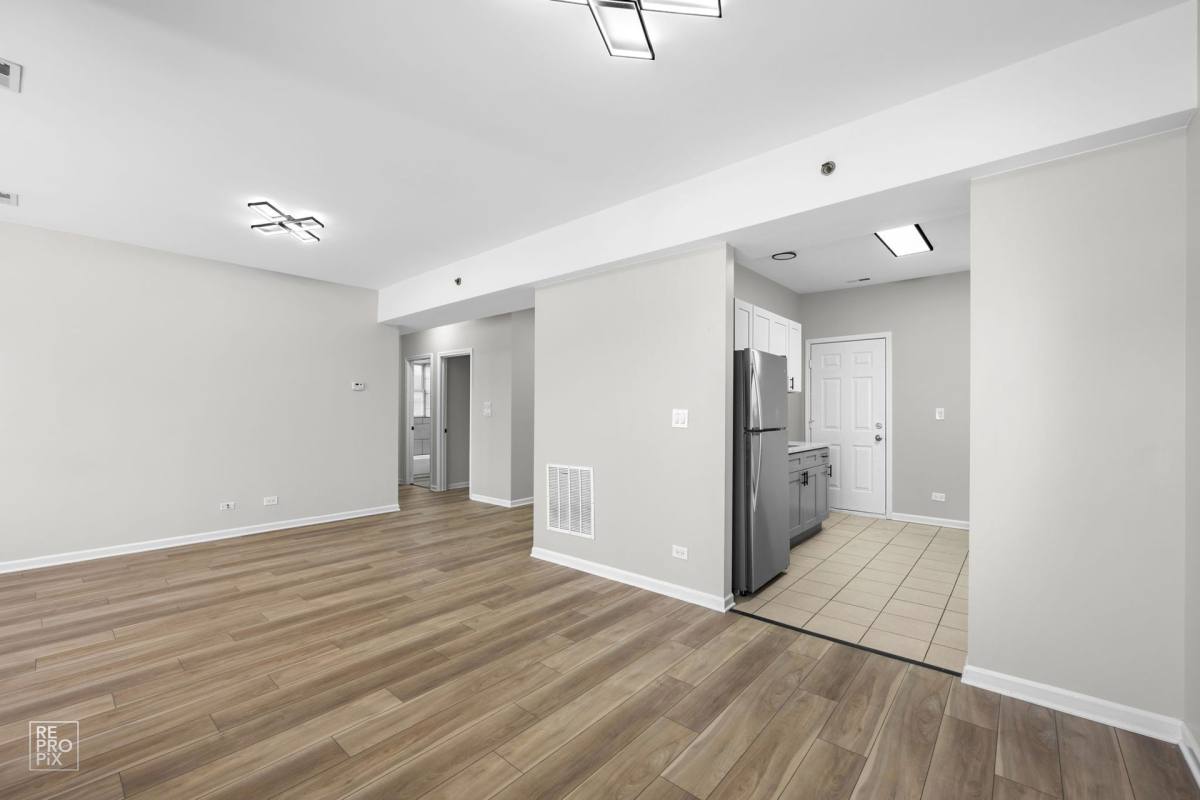 Apartment for rent at 111 Garfield Ave, Oak Park, IL 60304