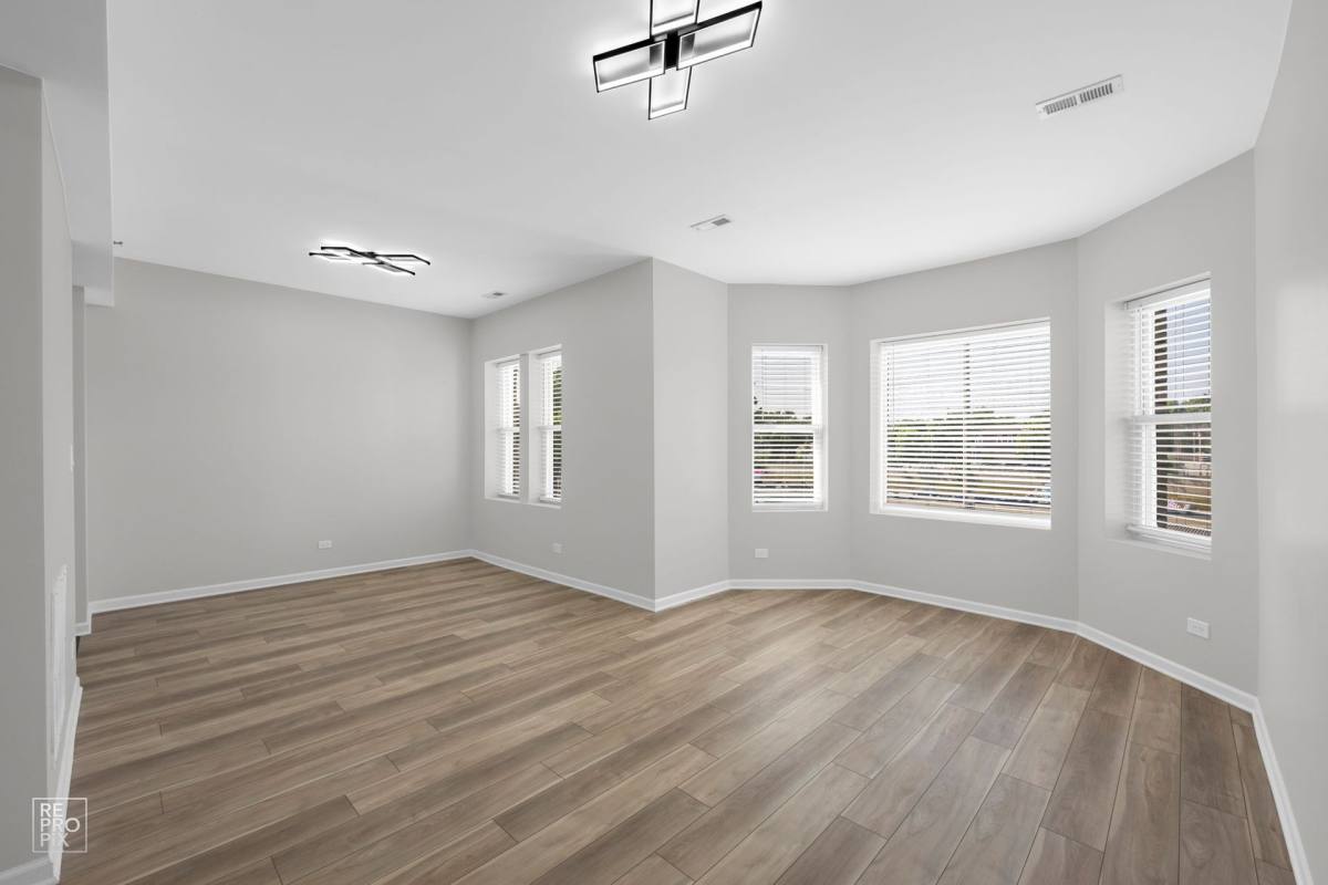 Apartment for rent at 111 Garfield Ave, Oak Park, IL 60304