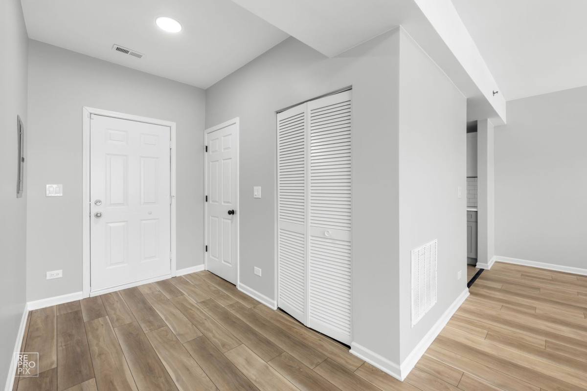Apartment for rent at 111 Garfield Ave, Oak Park, IL 60304