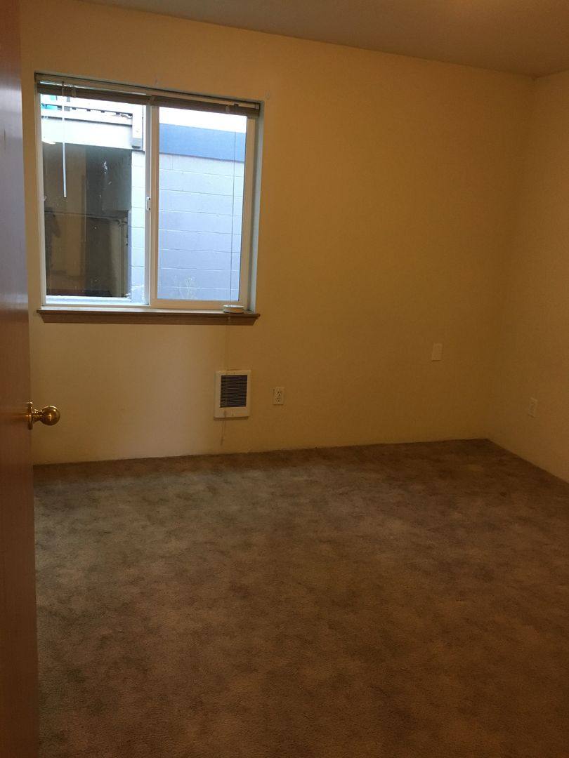 Apartment for rent at 962 964 966 E18th Ave, Eugene, OR 97403