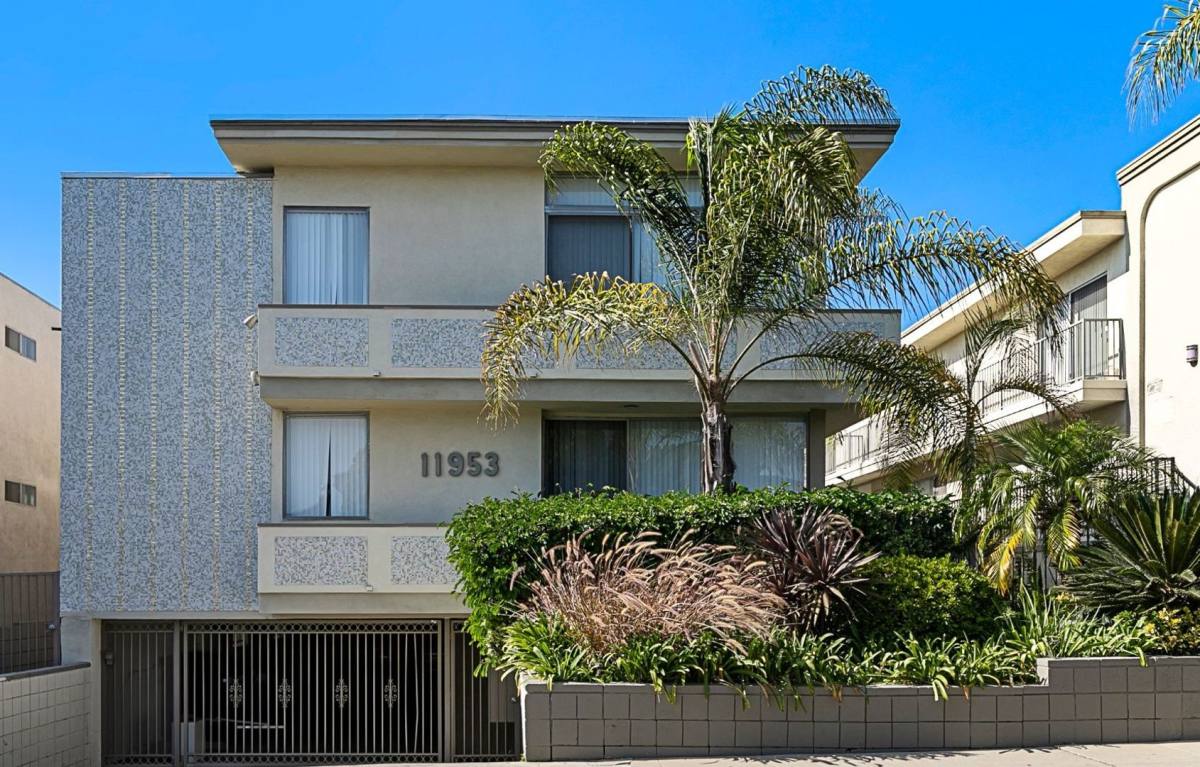 Apartment for rent at 11953 Darlington Ave, Los Angeles, CA 90049