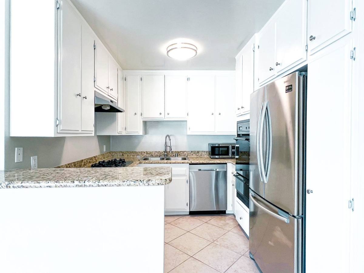 Apartment for rent at 11953 Darlington Ave, Los Angeles, CA 90049