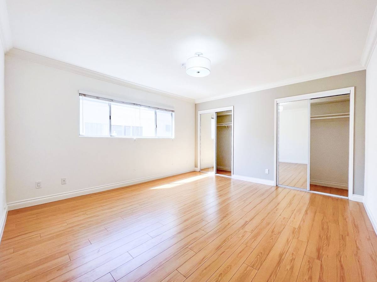 Apartment for rent at 11953 Darlington Ave, Los Angeles, CA 90049