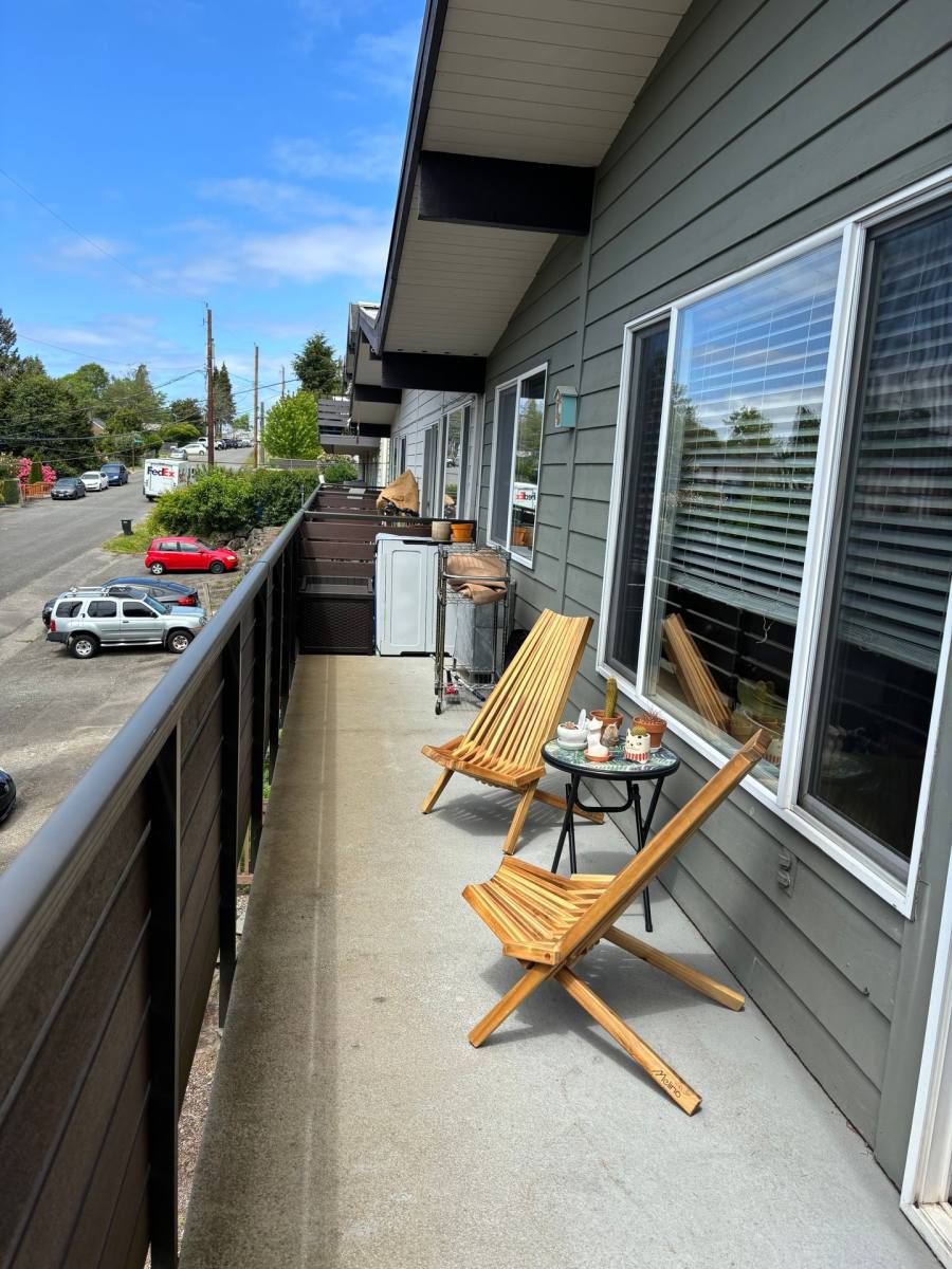 Apartment for rent at 15424 9th Ave SW, Seattle, WA 98166
