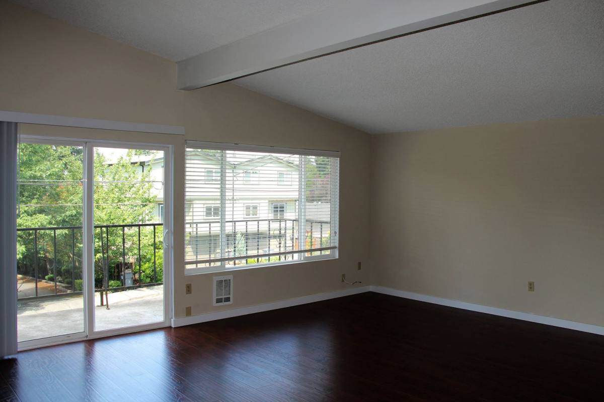 Apartment for rent at 15424 9th Ave SW, Seattle, WA 98166